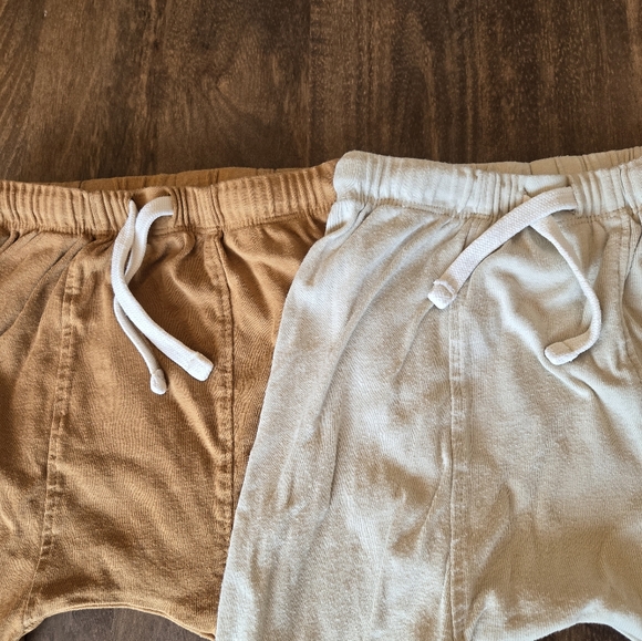 The Honest Company Tan and Cream Joggers Soft Fabric 100% Organic Cotton - Picture 4 of 7